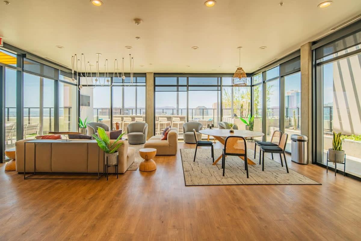 Detailed 2Bd, Highrise Dt, Pool, Gym, Parking, Sleeps 8 Apartment Финикс Екстериор снимка
