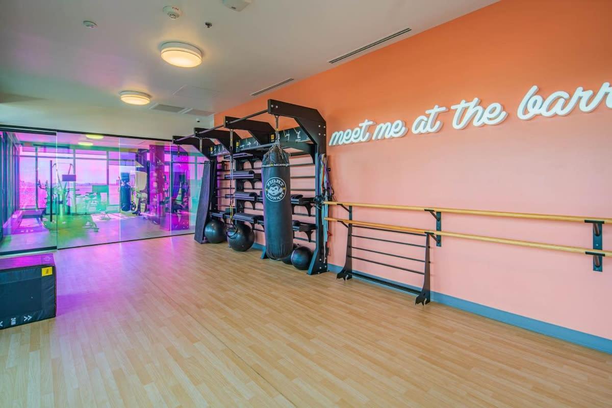 Detailed 2Bd, Highrise Dt, Pool, Gym, Parking, Sleeps 8 Apartment Финикс Екстериор снимка