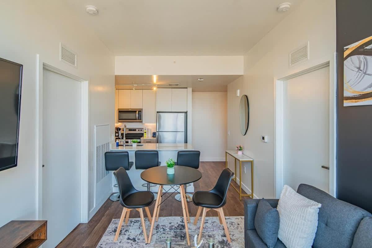 Detailed 2Bd, Highrise Dt, Pool, Gym, Parking, Sleeps 8 Apartment Финикс Екстериор снимка