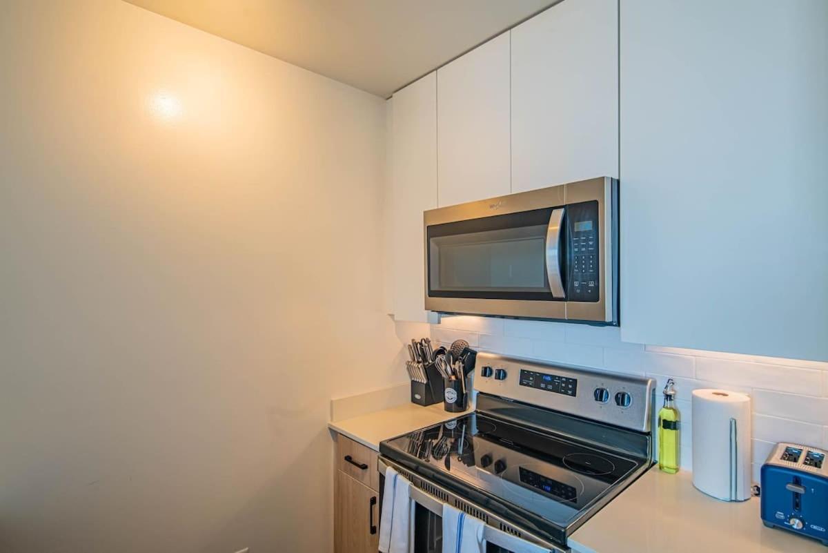 Detailed 2Bd, Highrise Dt, Pool, Gym, Parking, Sleeps 8 Apartment Финикс Екстериор снимка